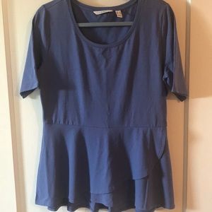 NWOT.  ISAAC MIZRAHI LIVE  SCALLOPED DETAIL TOP